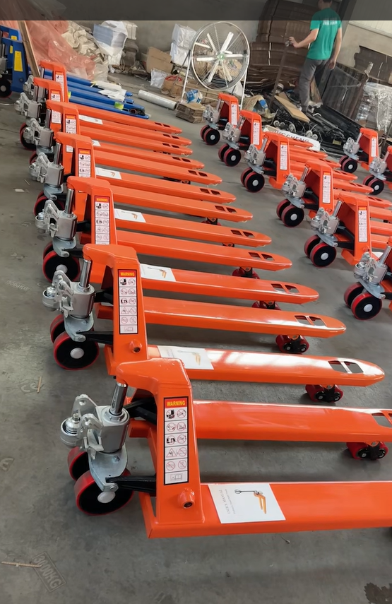 How Does a Hand Pallet Truck Work?