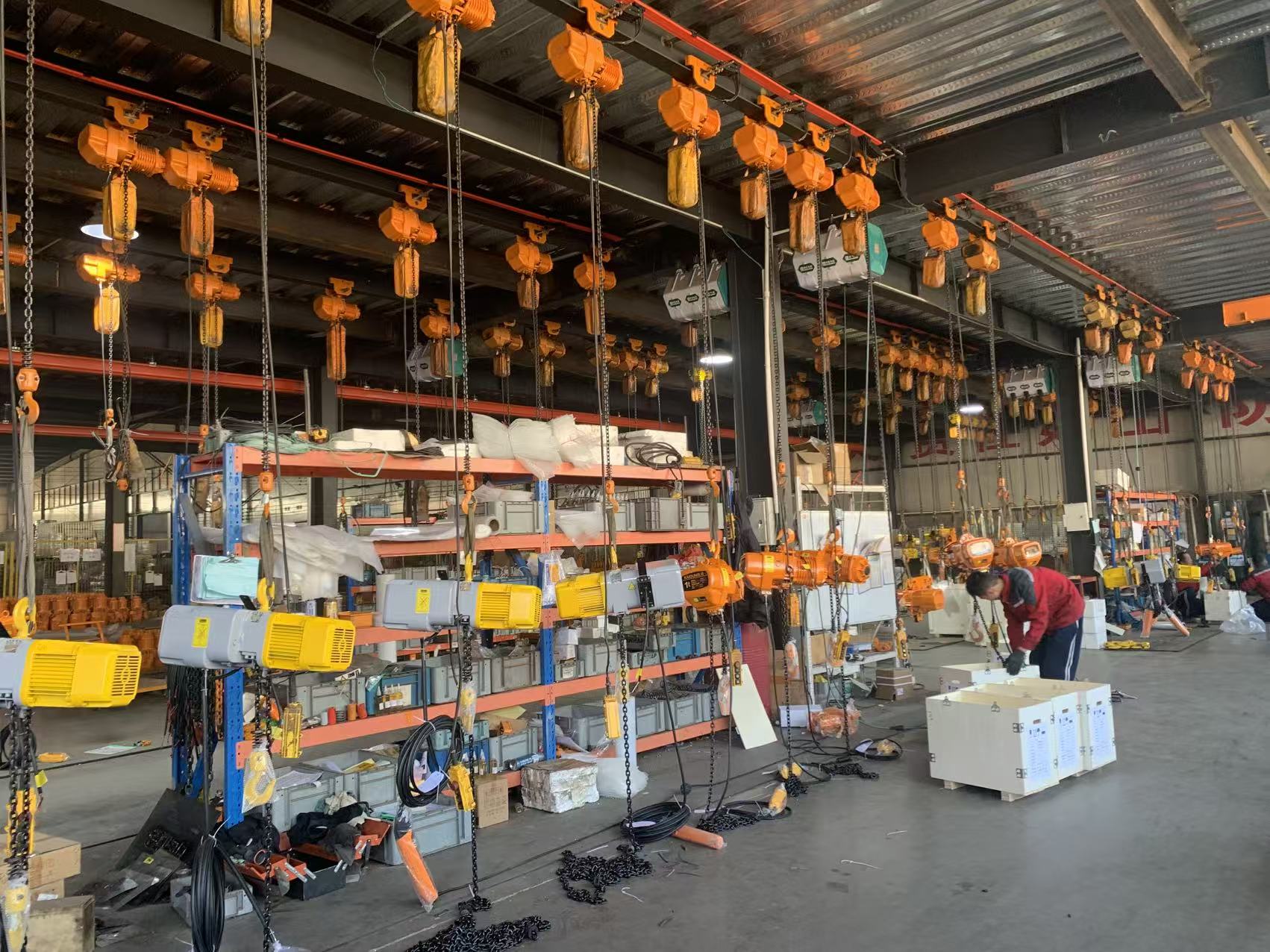 What Are the Essential Safety Checks for a Manual Chain Hoist?