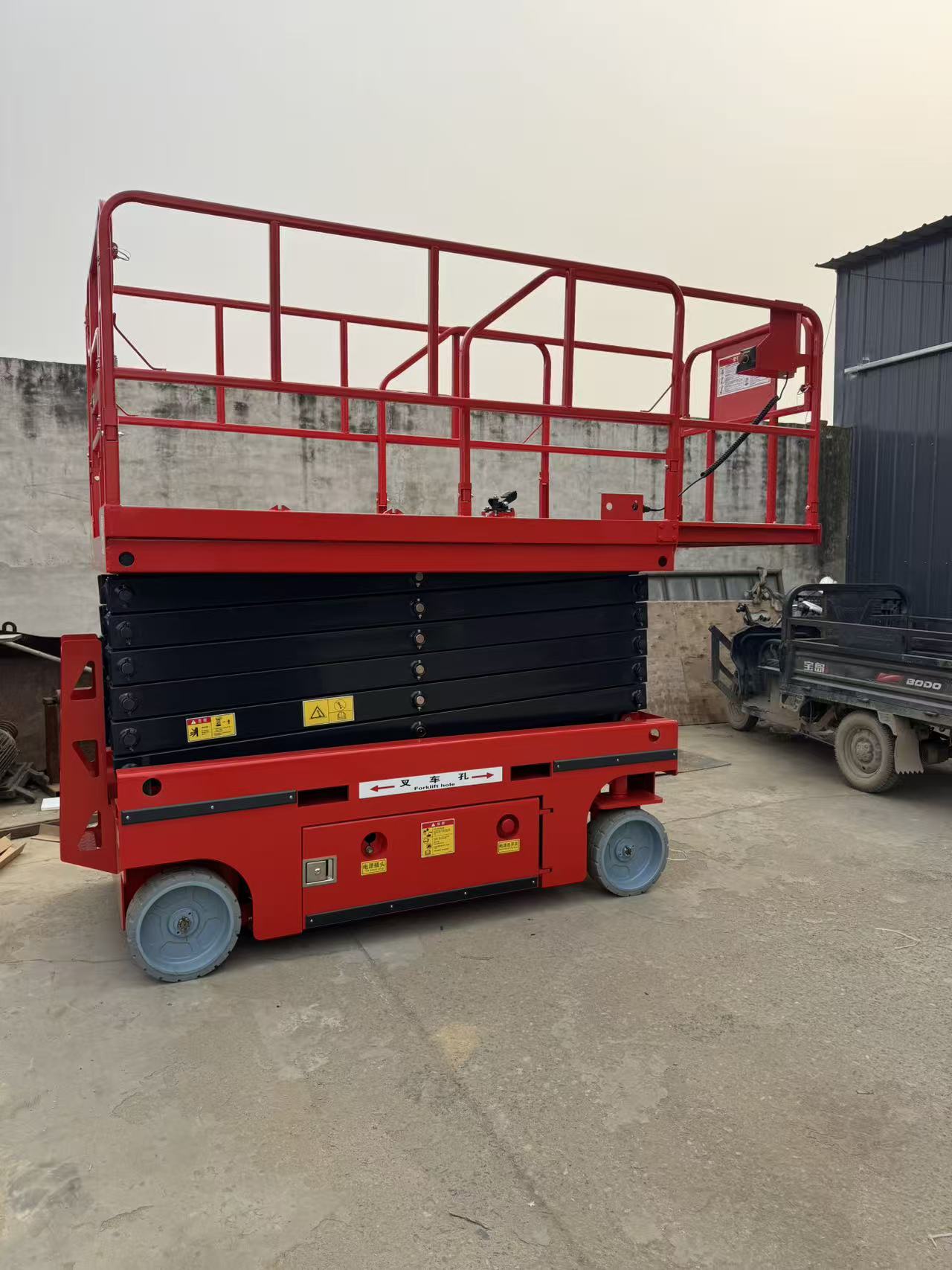 Self Propelled Scissor Lift